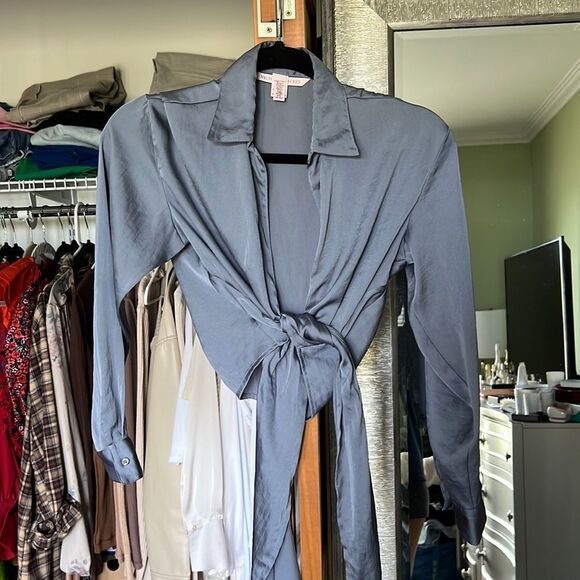 VS Tie Silk Like Top - Picture 2 of 4